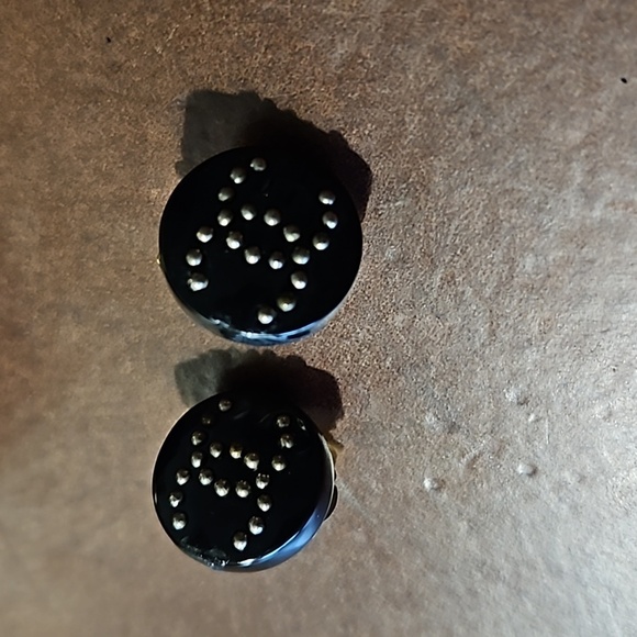 Chanel Vintage CC Logo Clip-On Black earrings - Picture 2 of 7